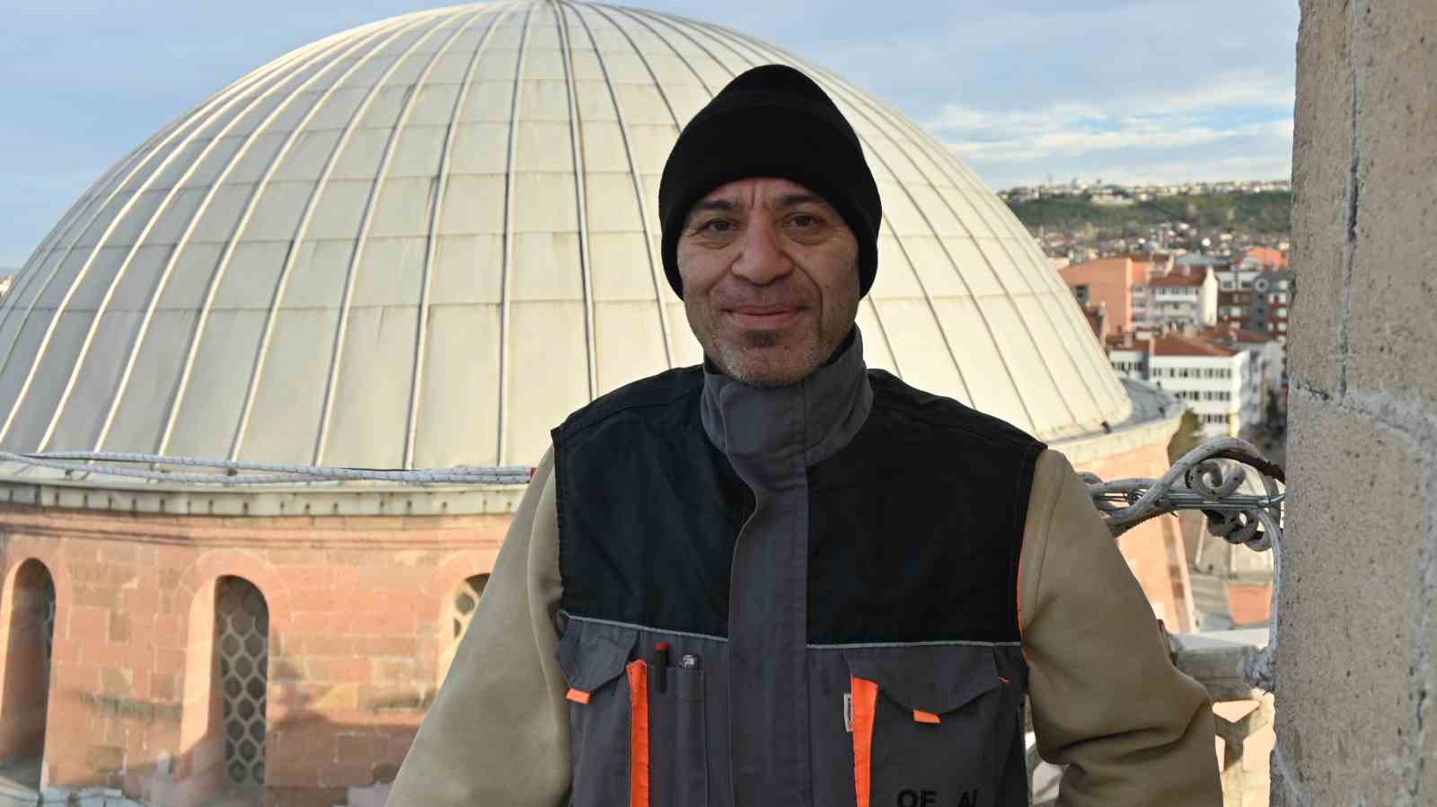 Eskişehir’de mahyalar minareleri süslemeye başladı