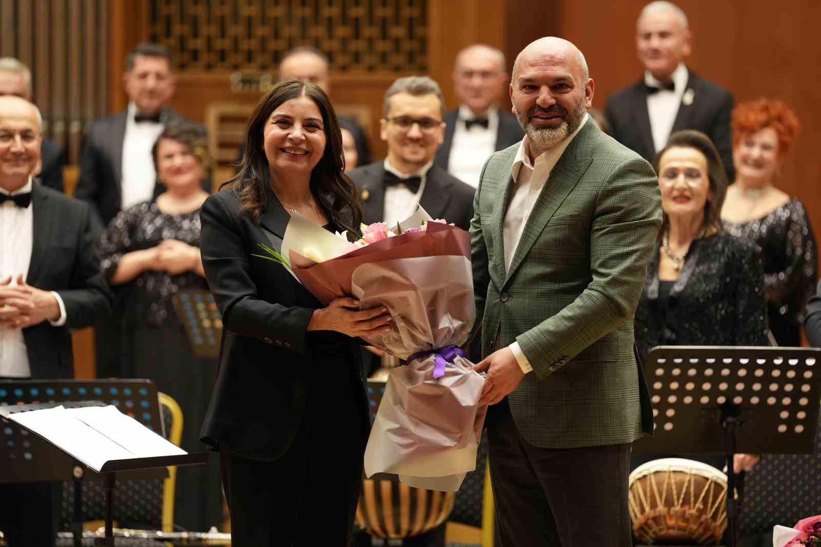 RT&Uuml;K T&uuml;rk M&uuml;zik Topluluğu sanatseverlerle buluştu
