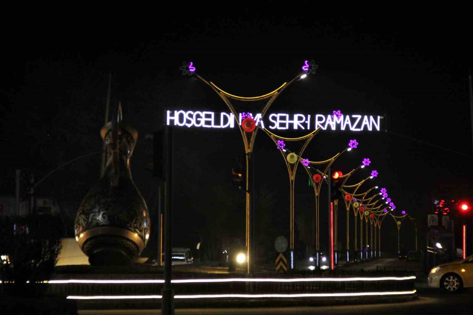 Erzincan Ramazan&rsquo;a ışıklarla "hoş geldin" dedi
