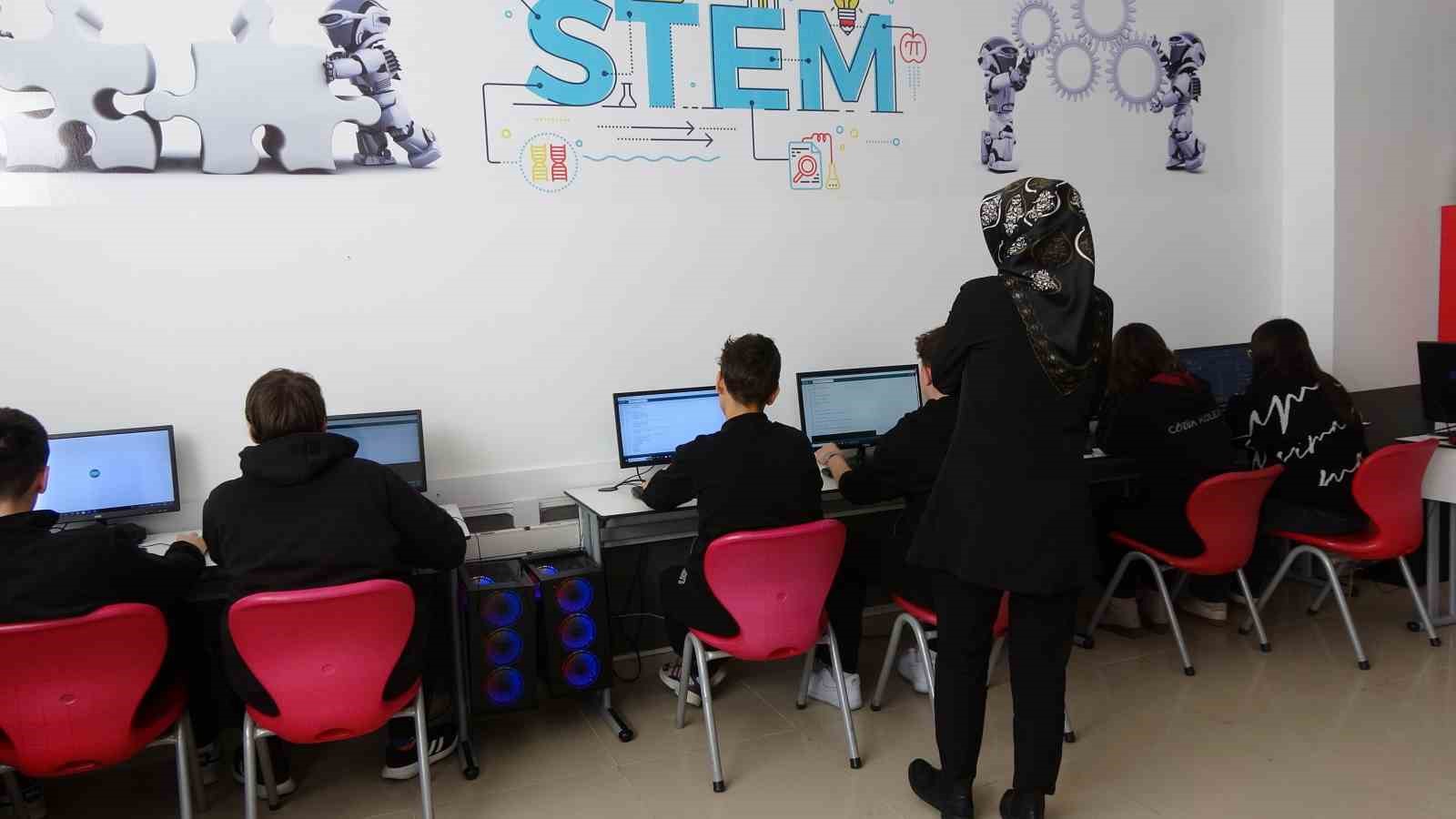 Yozgatlı gen&ccedil;ler ileri teknoloji ile geleceğe hazırlanıyor
