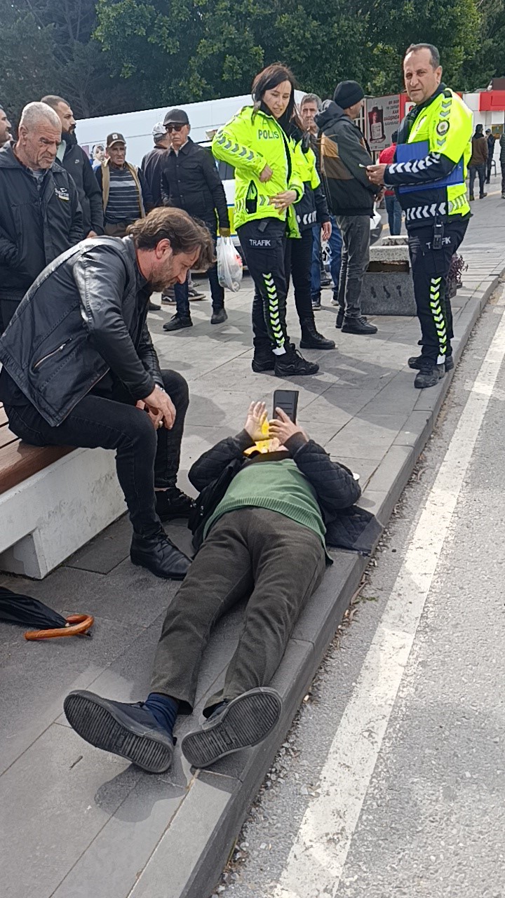 Yolun karşısına ge&ccedil;erken motosikletin &ccedil;arptığı yaya yaralandı
