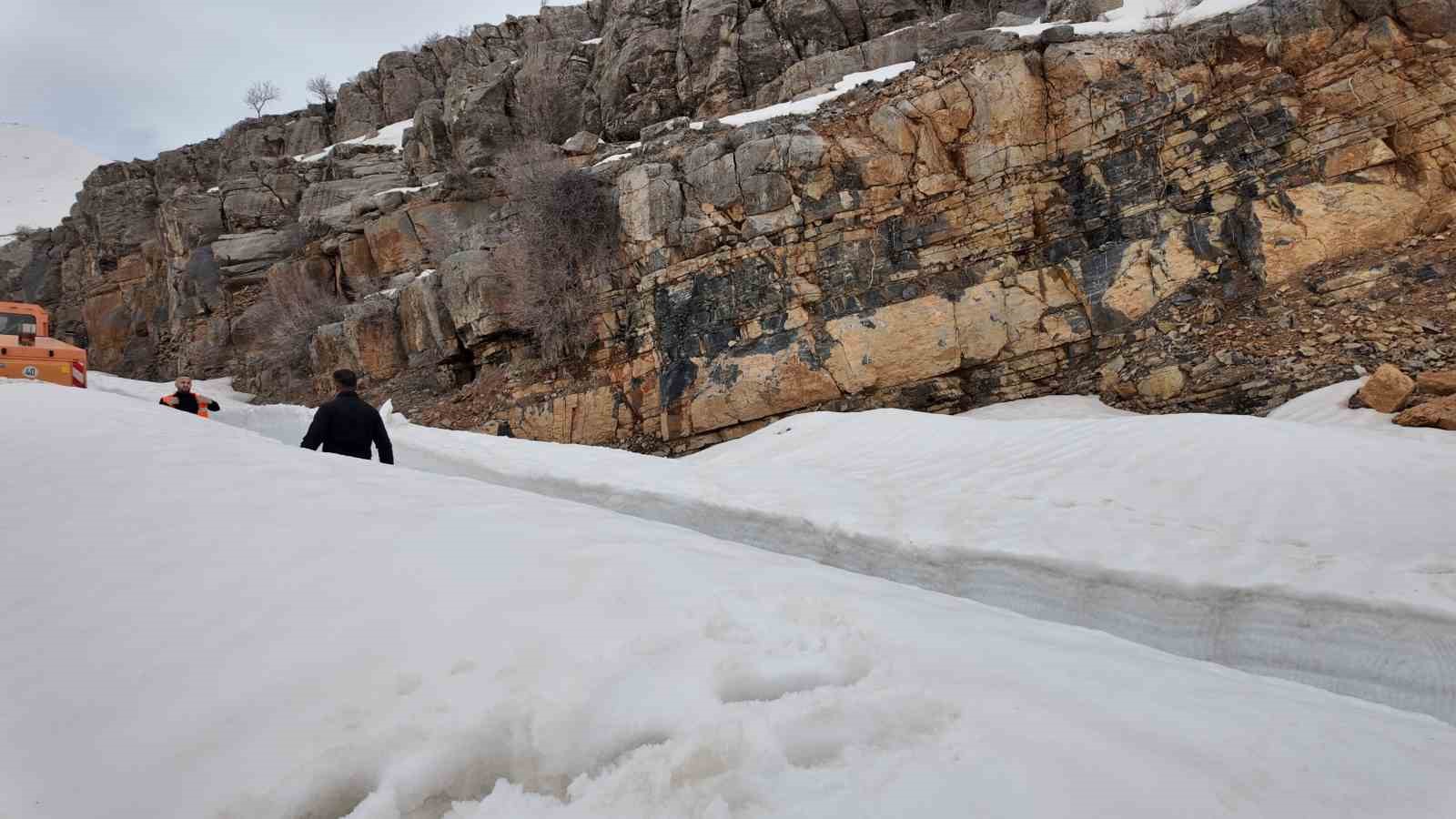 6 bin nüfuslu beldenin yolunun açılması için çalışmalar sürüyor