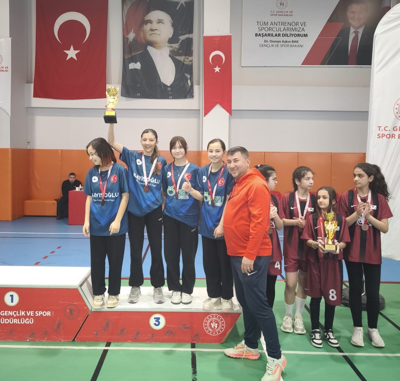 Pazarlar Ortaokulu&rsquo;ndan badmintona b&uuml;y&uuml;k başarı

