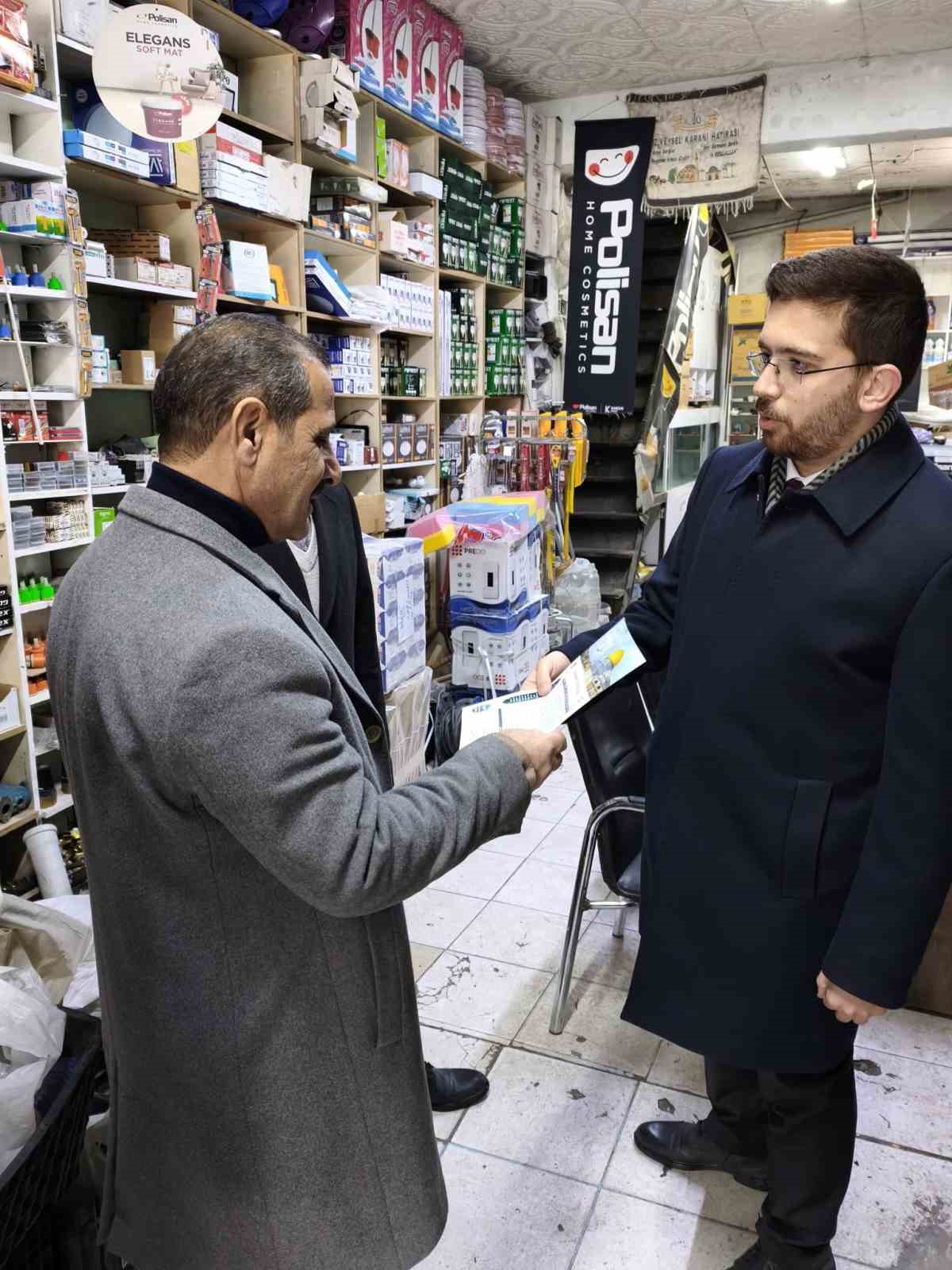 Müftü Geylani esnafla bir araya gelerek imsakiye hediye etti