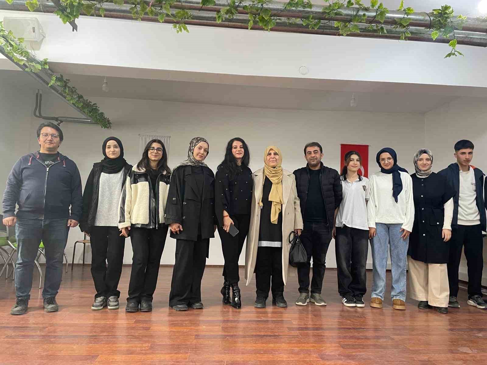 Yazar Naşide Can, &Ccedil;ermik Fen Lisesinde konferans verdi
