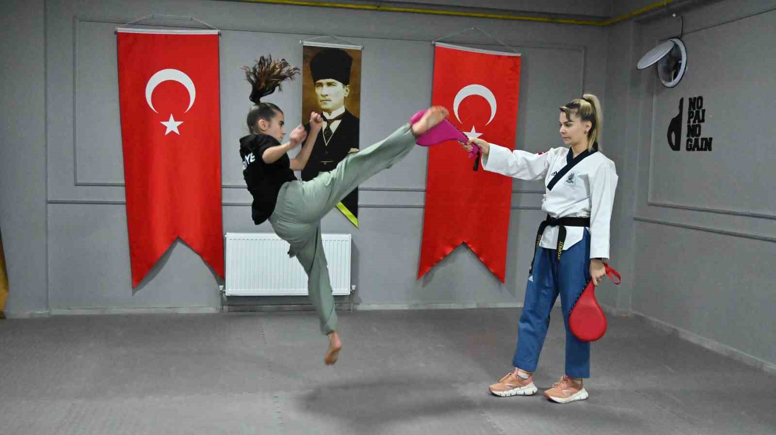 Namağlup taekwondocu 20’nci, öğrencileri de ilk şampiyonluğunu kazandı