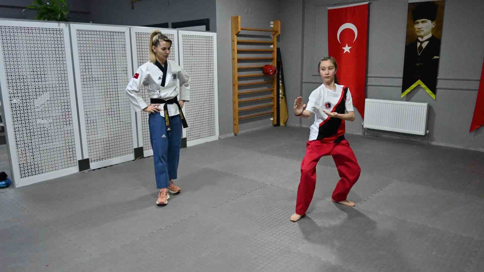 Namağlup taekwondocu 20&rsquo;nci, &ouml;ğrencileri de ilk şampiyonluğunu kazandı
