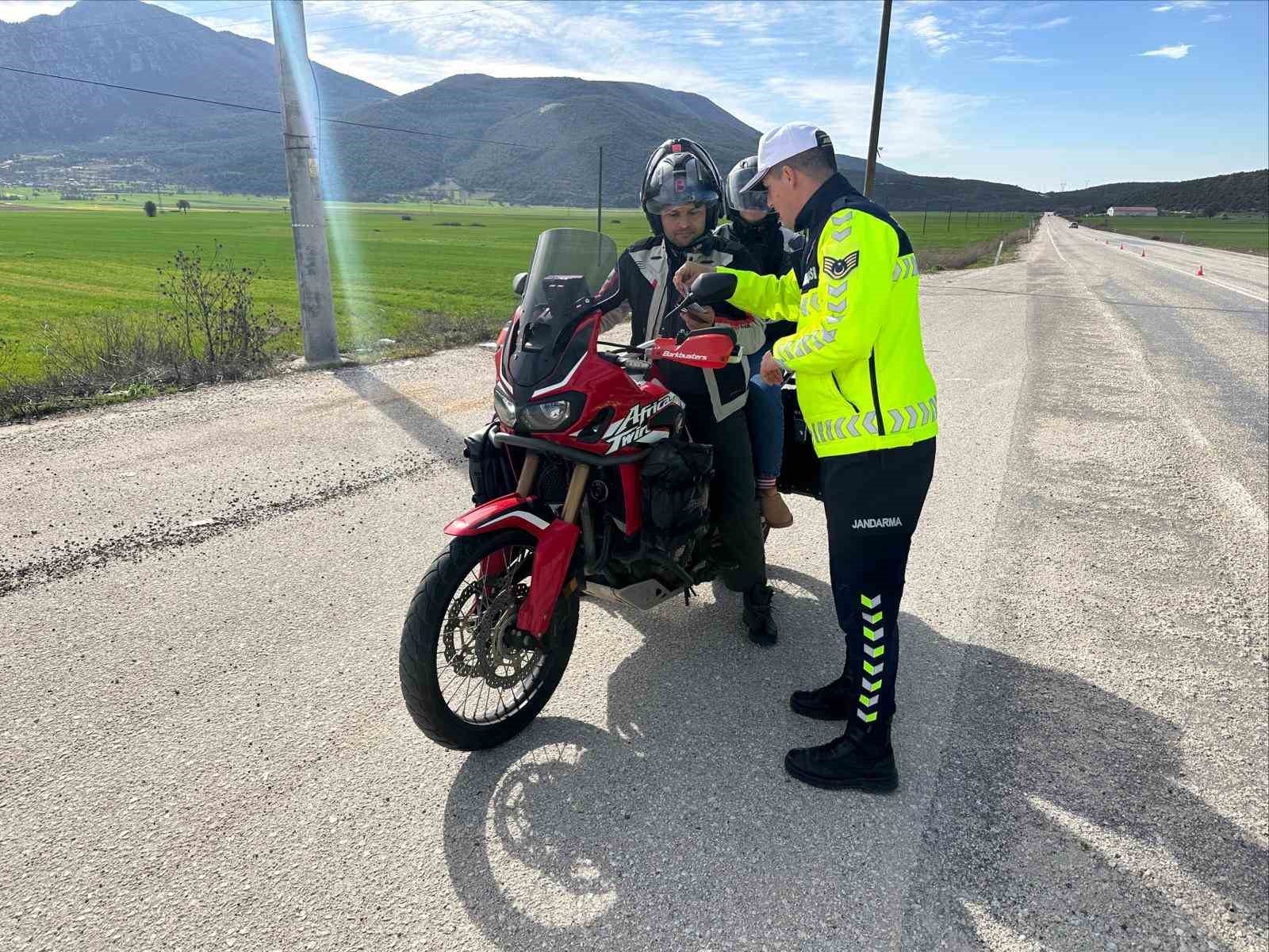 Bilecik&rsquo;te motosiklet s&uuml;r&uuml;c&uuml;leri bilgilendirildi
