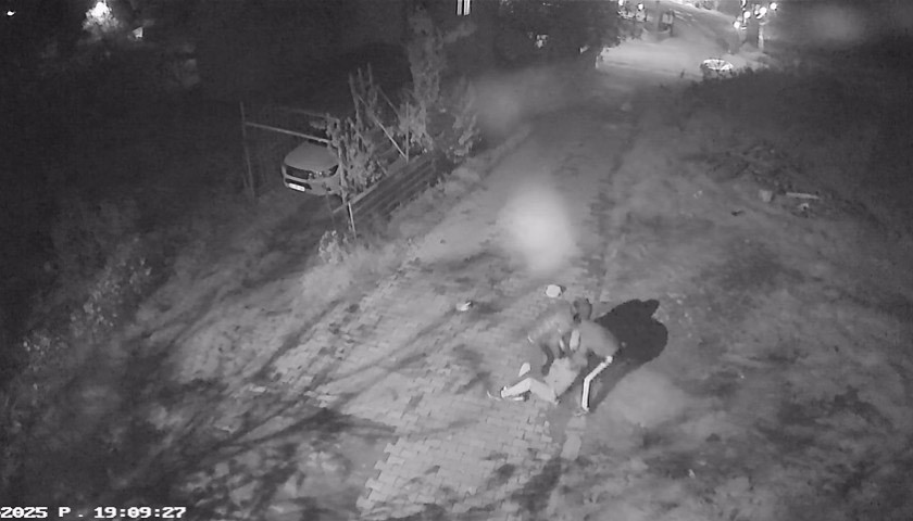 Yaşlı adamı yerlerde sürükleyip birikimini çalan 3 şüpheli yakalandı