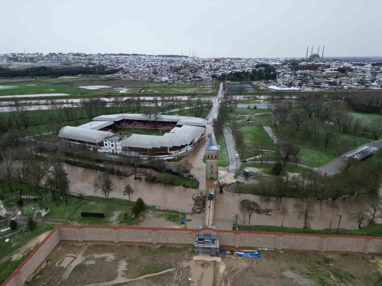Tunca Nehri taştı, Kırkpınar güreşlerinin yapıldığı Er Meydanı sular altında kaldı