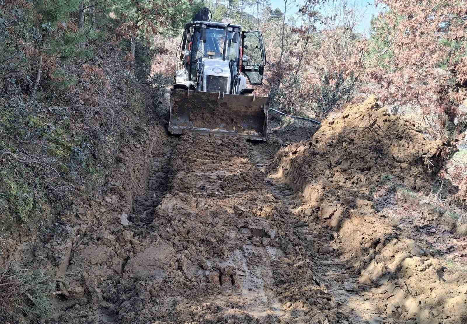 Kuyucak Belediyesi’nden yağışla kapanan yollara hızlı müdahale