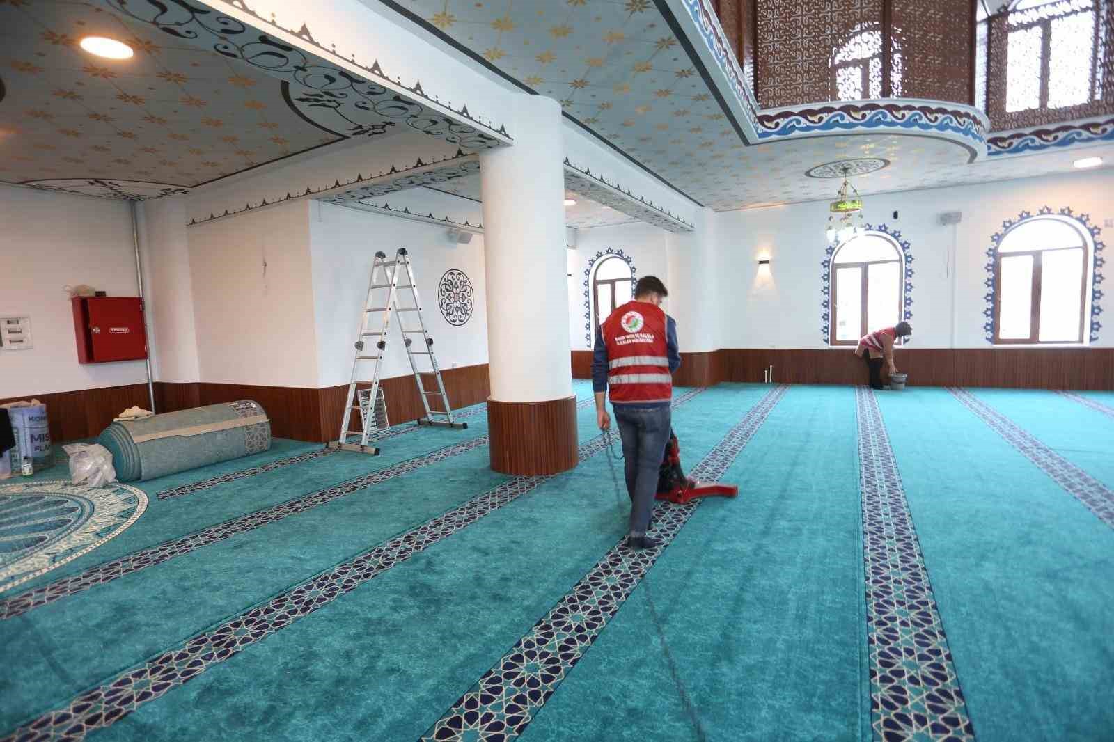 Kepez’de camiler Ramazan’a hazırlandı