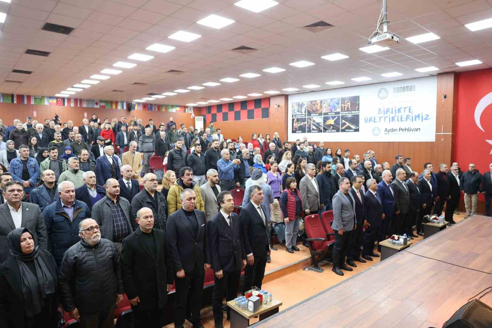 Halk aşıklarından Menemen’de kültür ziyafeti