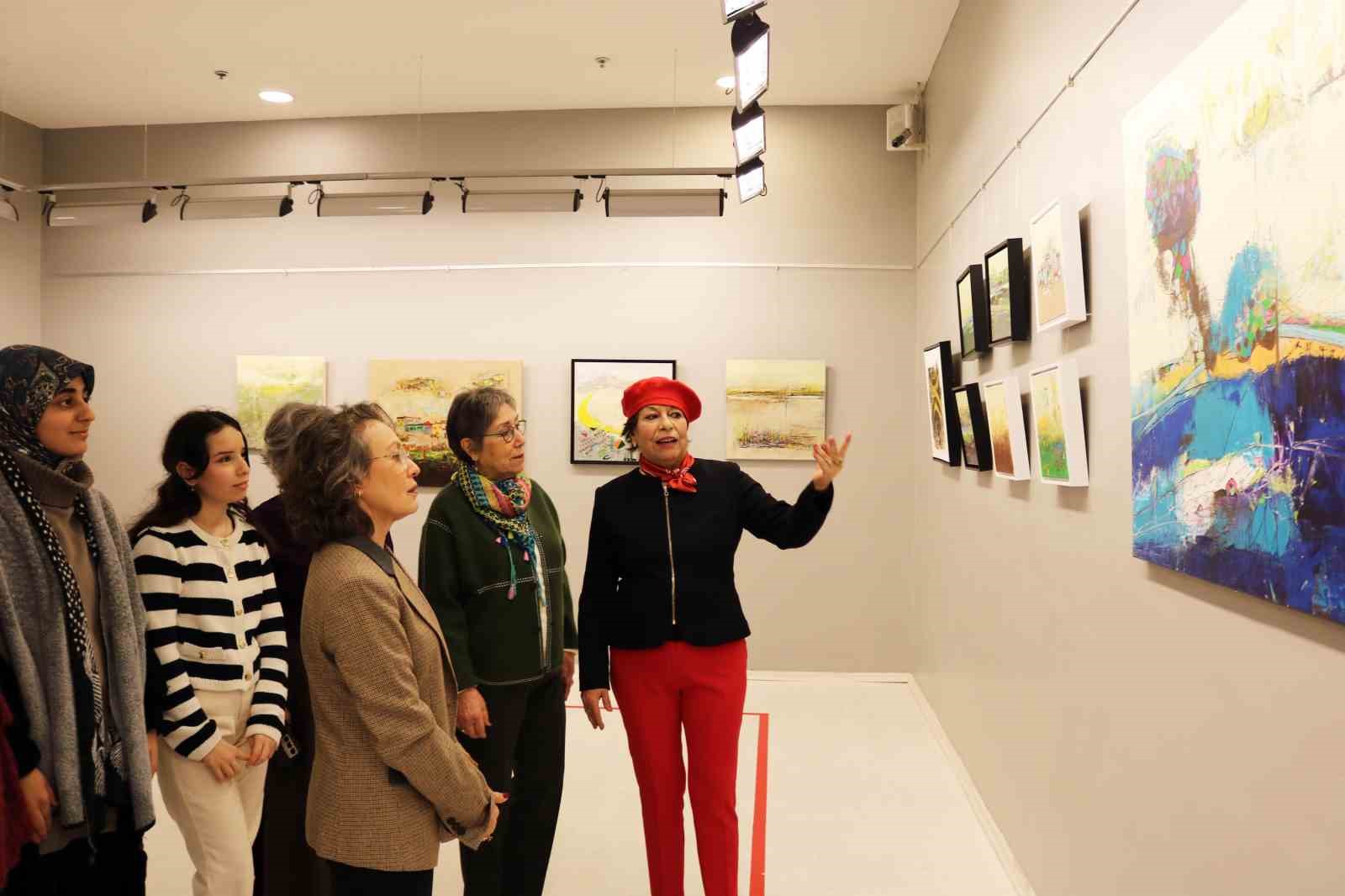 Ressam Hatice Aydoğan SANKO Sanat Galerisi&rsquo;nde sergi a&ccedil;tı
