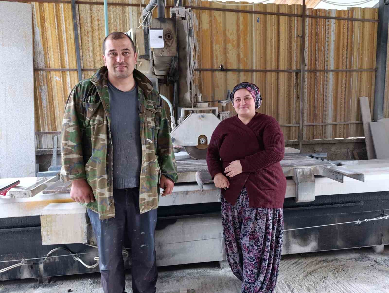 Sanal alemde başlayan aşk, mermer atölyesinde omuz omuza hayat mücadelesine dönüştü