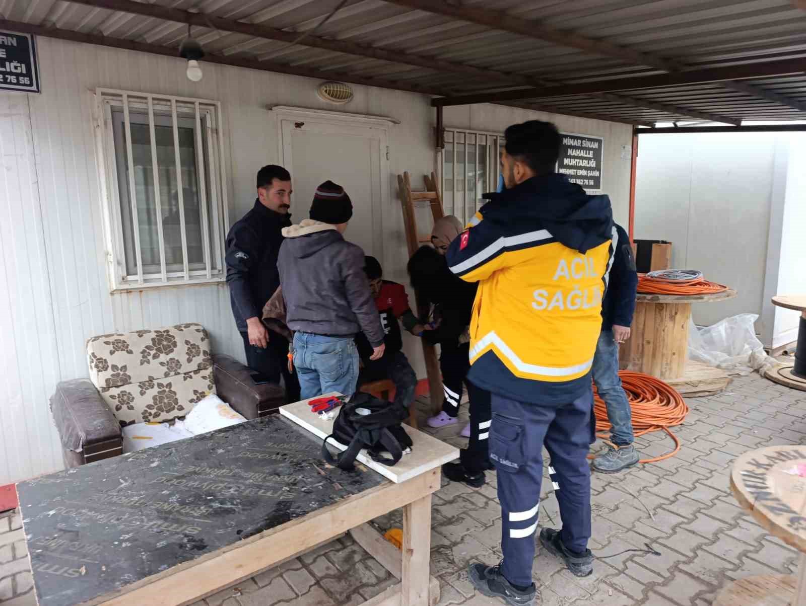 Matkapla elini delen işçi yaralandı