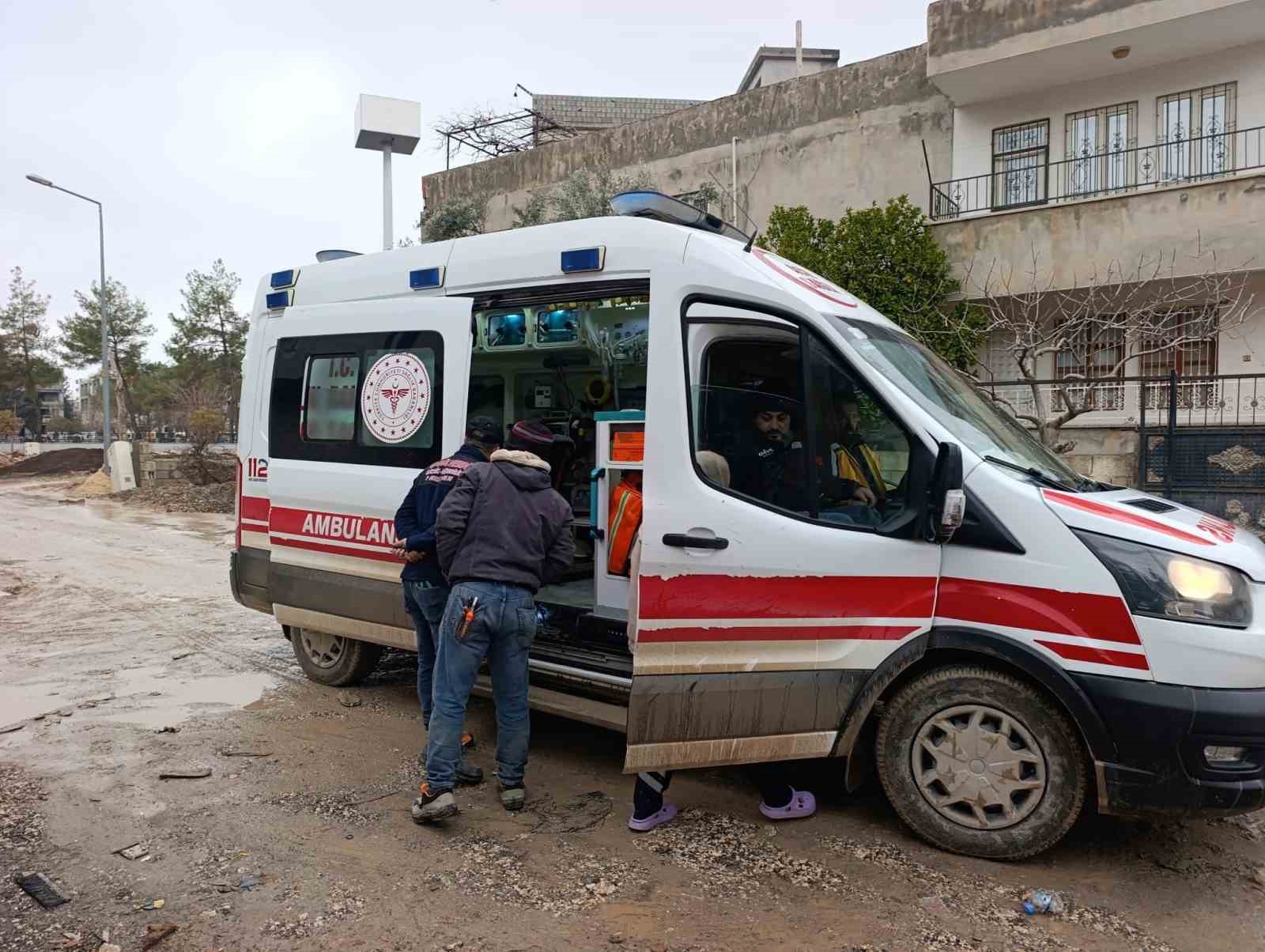 Matkapla elini delen iş&ccedil;i yaralandı
