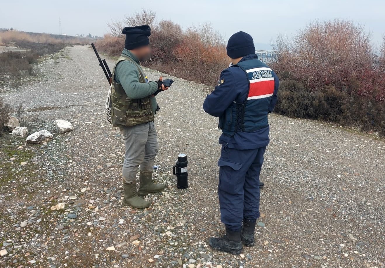 Yasak bölgede avlanan 3 şahıs, jandarma ekiplerince yakalandı
