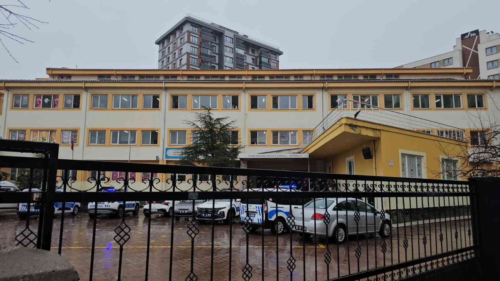 Ortaokulda bıçaklı kavga: 1 öğrenci yaralı