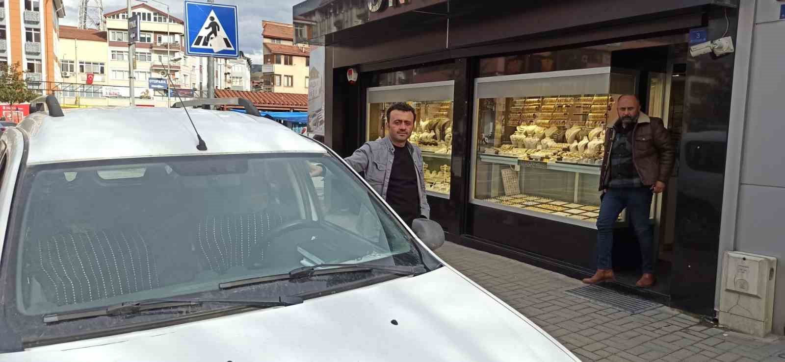 Otomobilini 50 gram altın karşılığında satışa çıkardı
