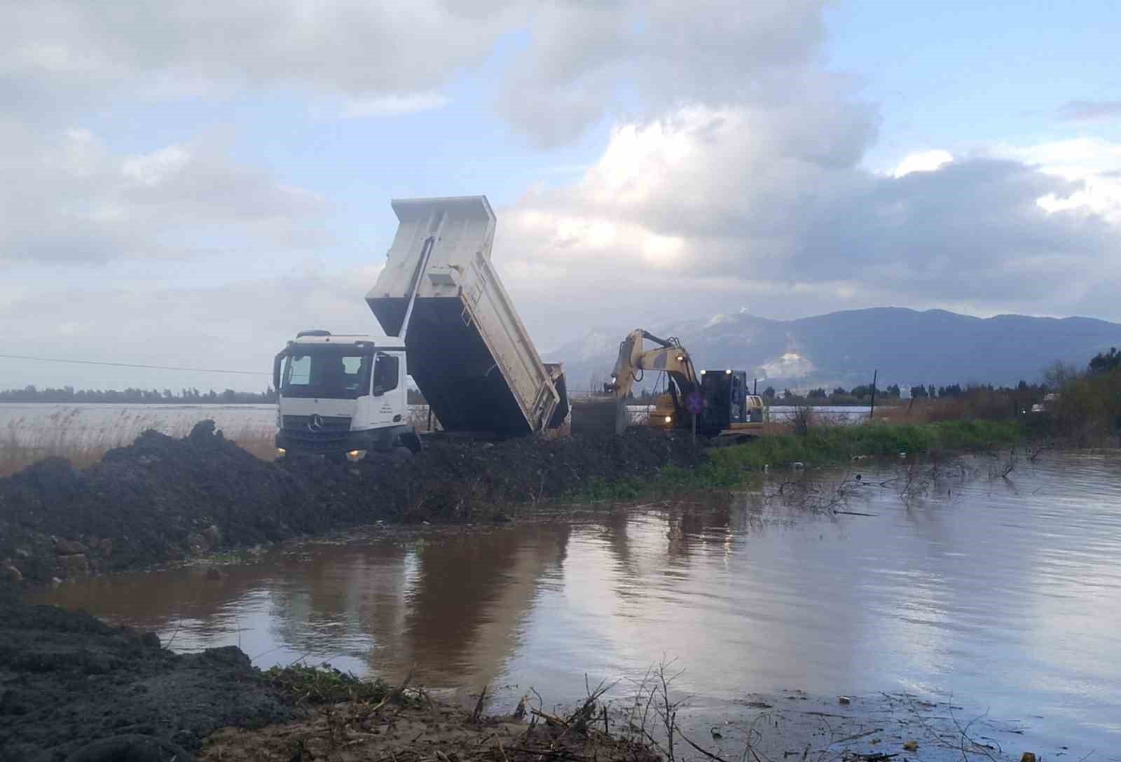 S&ouml;ke Bağarası karayolunda ekipler teyakkuzda
