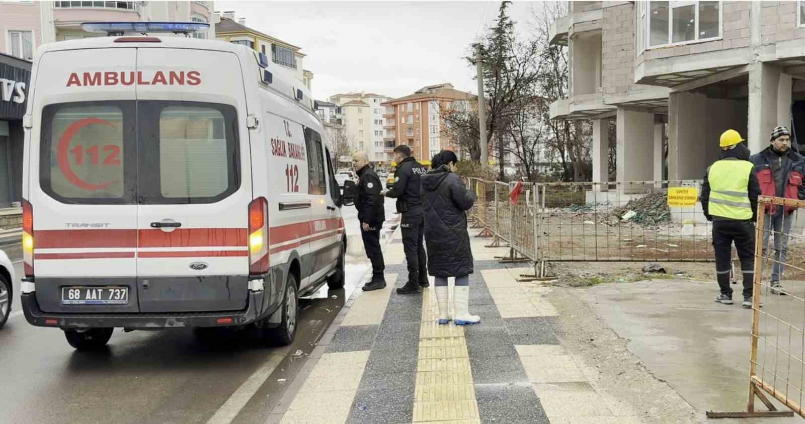 Asans&ouml;r boşluğuna d&uuml;şen inşaat iş&ccedil;isi ağır yaralandı
