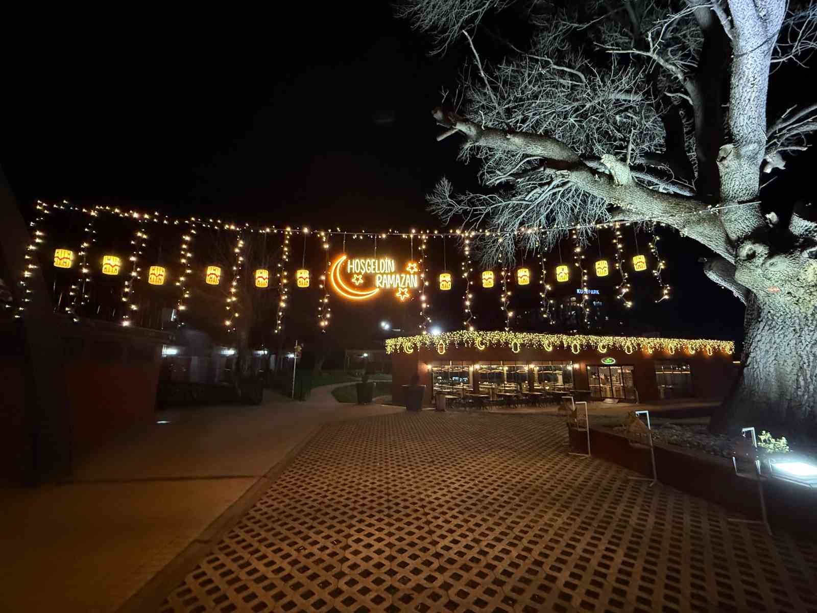Karabük’te ışıklandırmalarla Ramazan heyecanı başladı