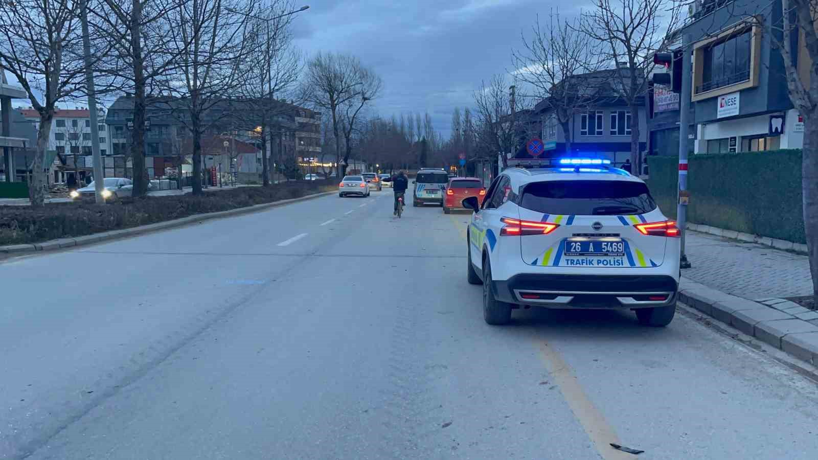 Bisikletli 72 yaşındaki vatandaşa motosiklet çarptı: 2 yaralı