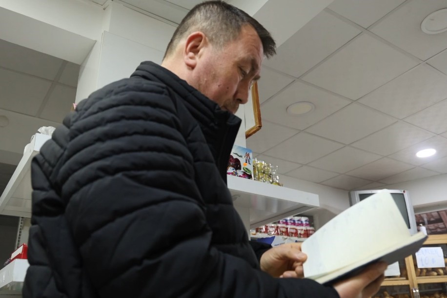 Kırşehir’de 33 yıllık Ramazan geleneği: Mahalle bakkalından ihtiyaç sahiplerine gıda desteği