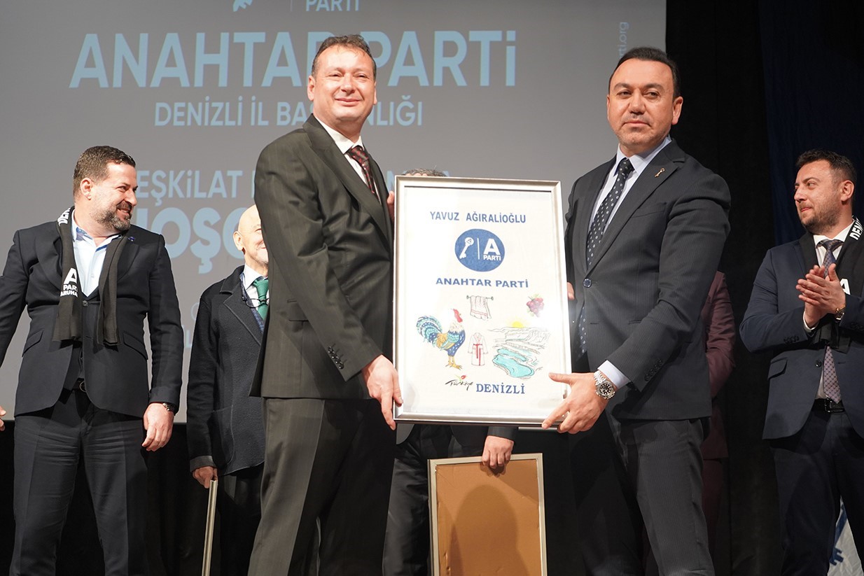 Denizli Anahtar Parti üyeleri düzenlenen törende bir araya geldi