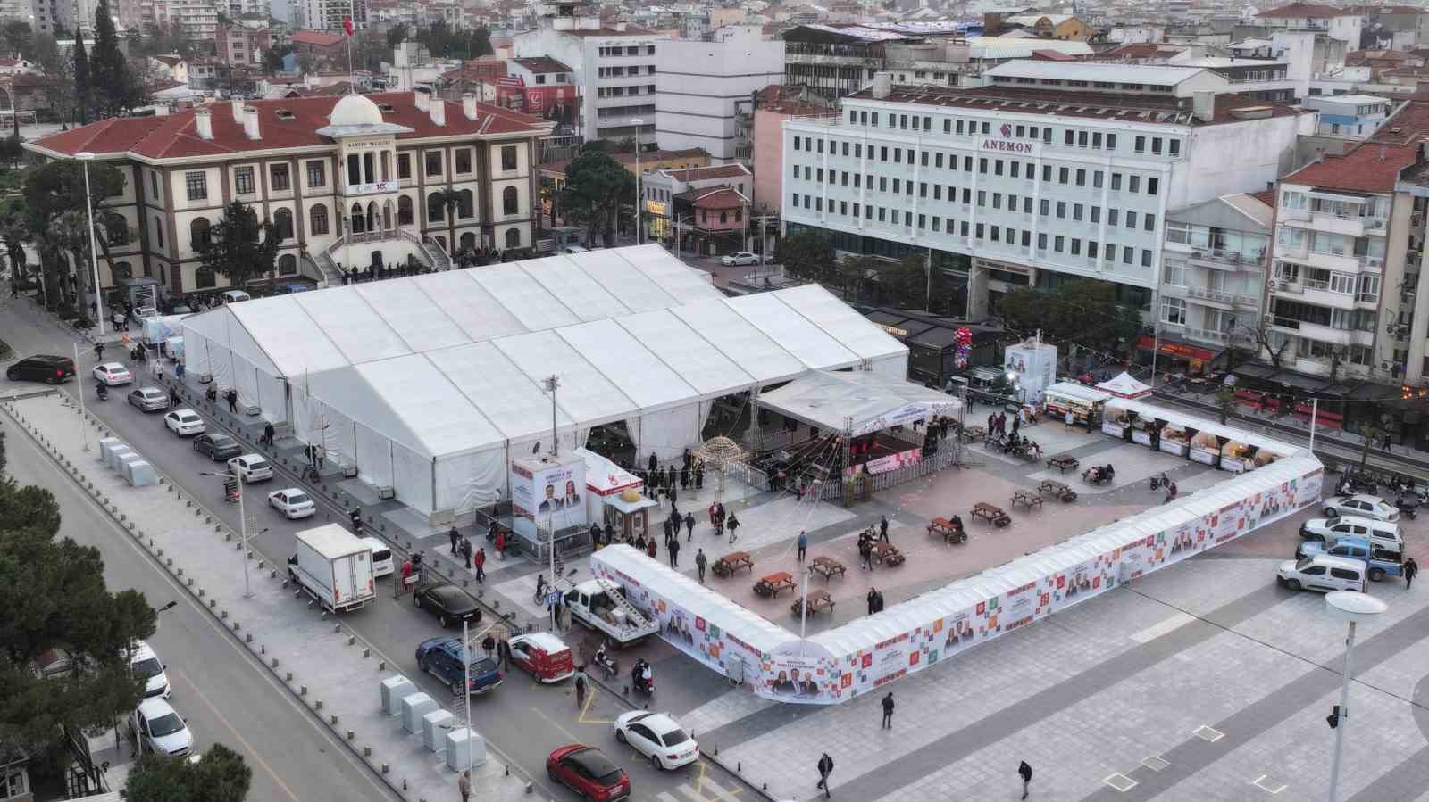 Manisa B&uuml;y&uuml;kşehir Belediyesi 160 bin kişilik iftar sofrası kuracak
