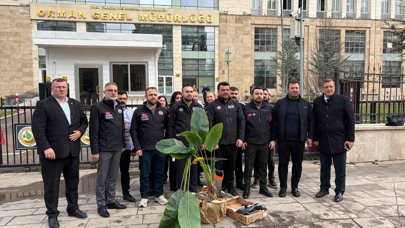 Devlet Memurları Konfederasyonu Genel Sekreteri Çiftçioğlu: "Her bir memurun yılda bir defa sendika değiştirmesi halinde tam 7 sayfa kağıt israfı oluyor"