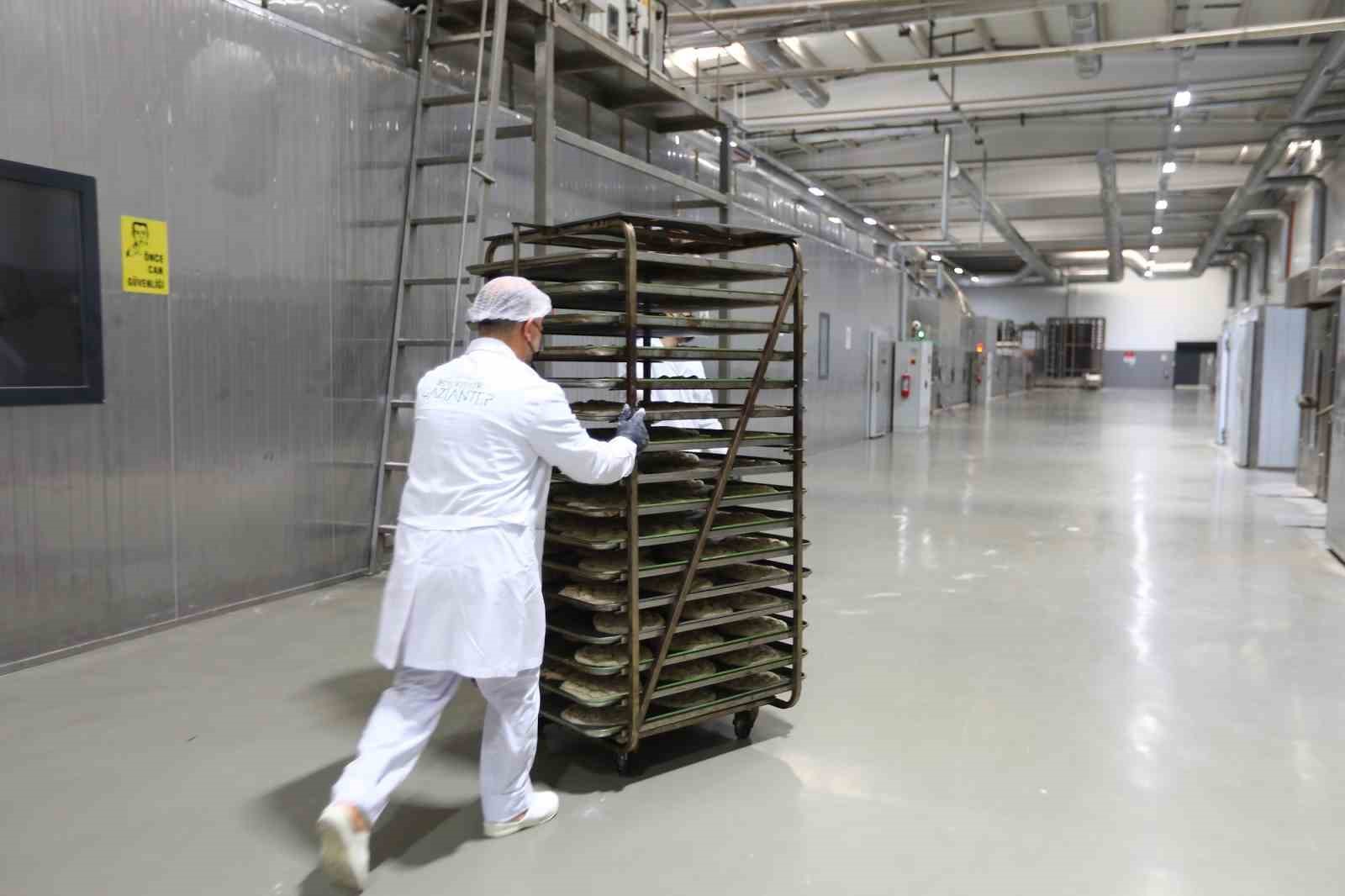 Ramazan ayının simgesi pideler, haydi ekmek b&uuml;felerinde satışta olacak
