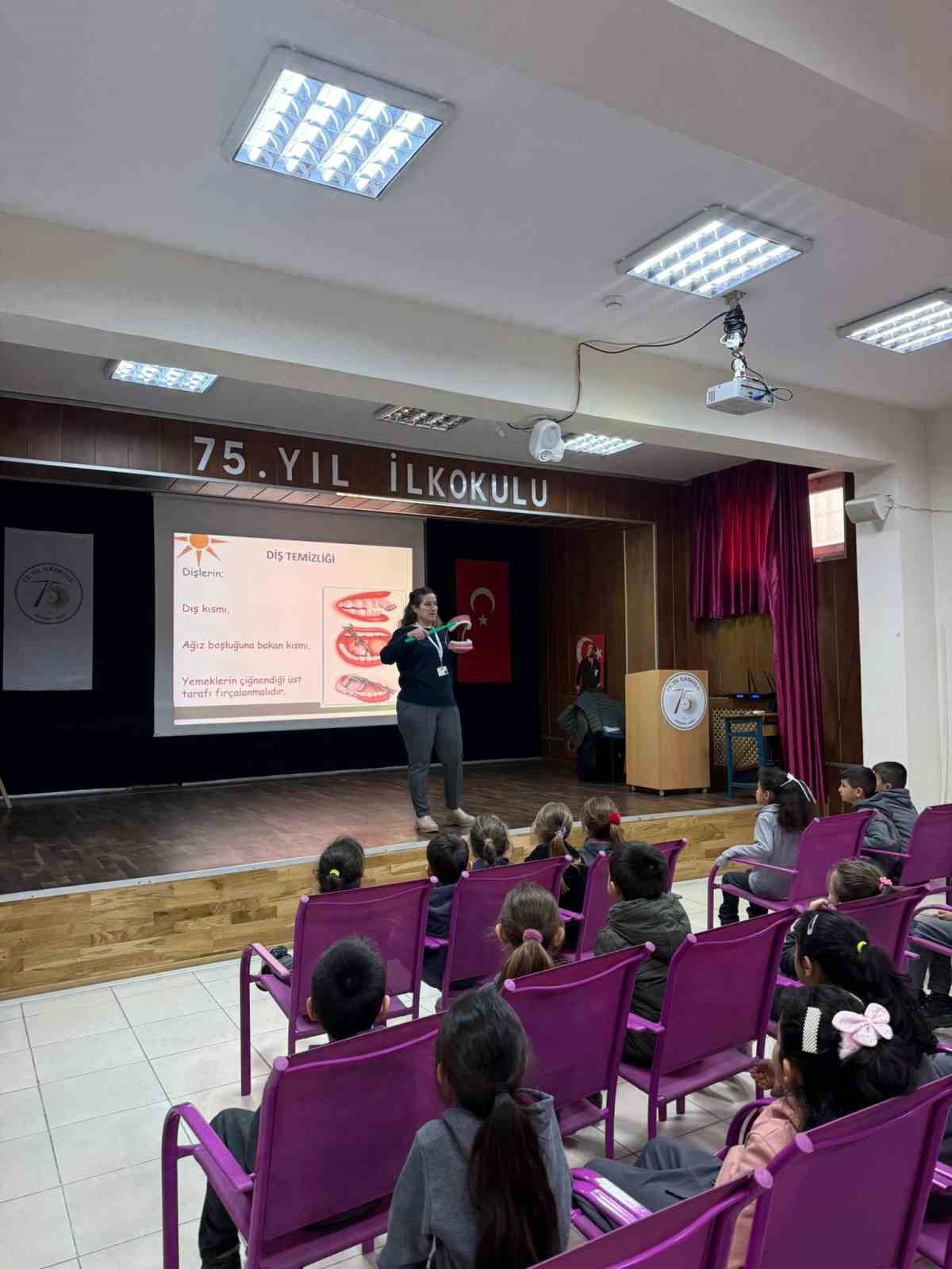 &Ouml;ğrencilere okul sağlığı eğitimi verildi
