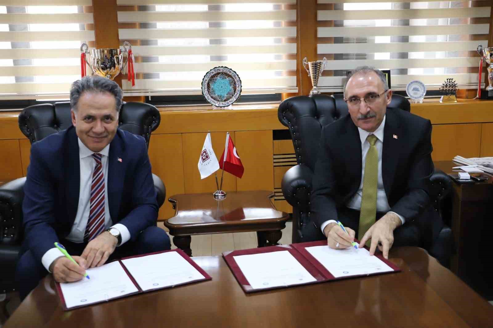 Fırat ile İn&ouml;n&uuml; &Uuml;niversitesi arasında iş birliği protokol&uuml;
