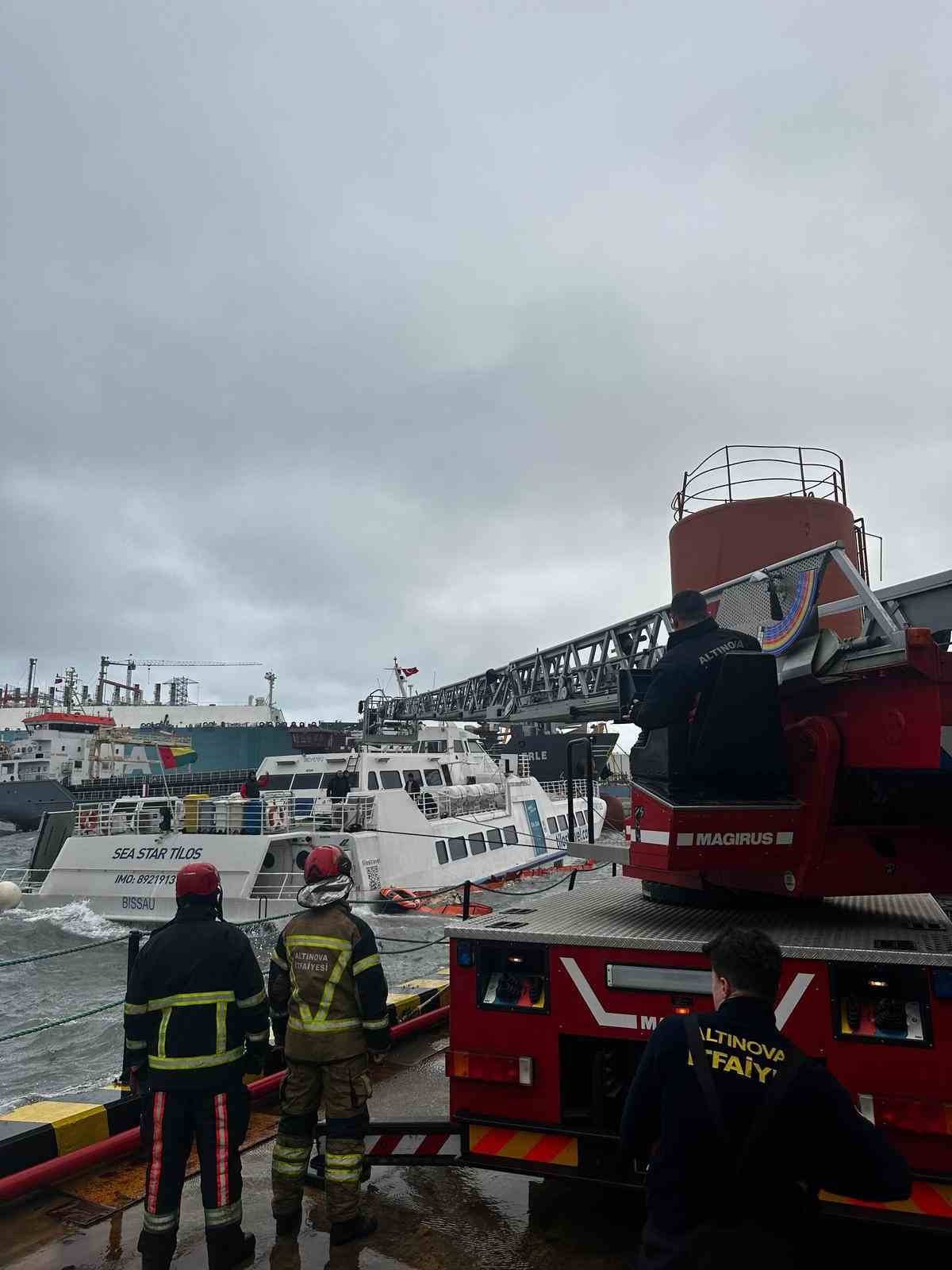 Yalova&rsquo;da tersaneye bağlı geminin 6 personeli i&ccedil;in kurtarma operasyonu

