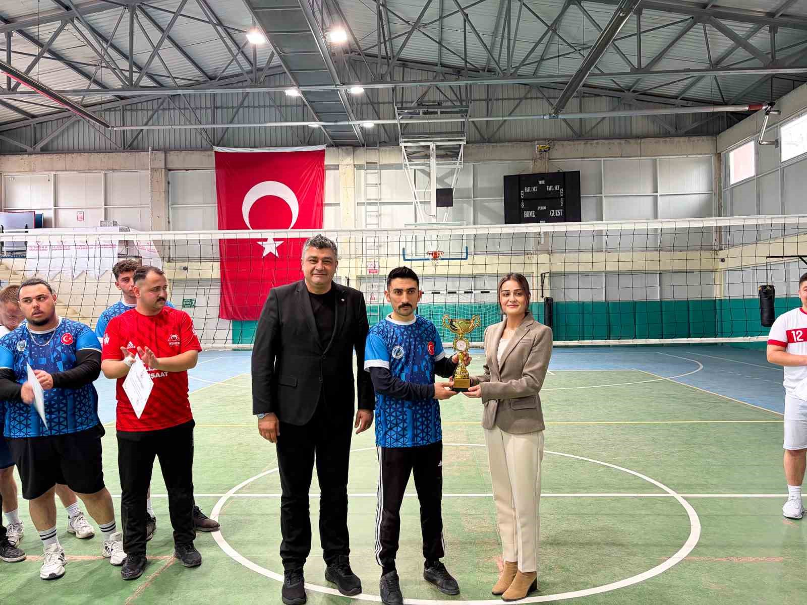 &Ouml;zvatan Kurumlar Arası Voleybol Turnuvası sona erdi
