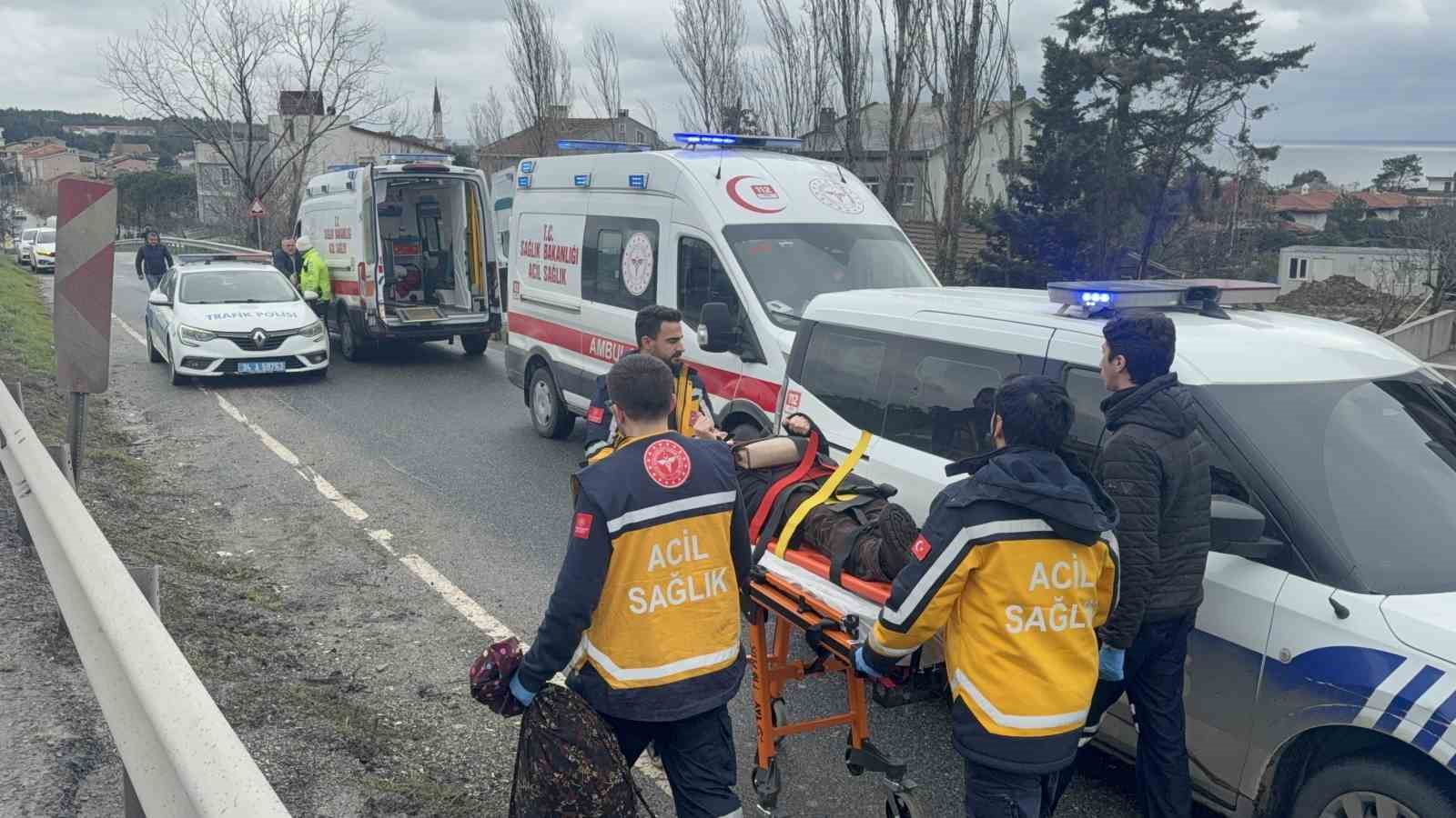 İETT otobüsü bariyere çarparak yoldan çıktı: 5 yaralı