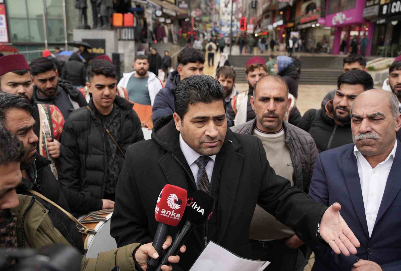 İstanbul&rsquo;daki davulcular Şirinevler Meydanı&rsquo;nda sessiz eylem yaptı
