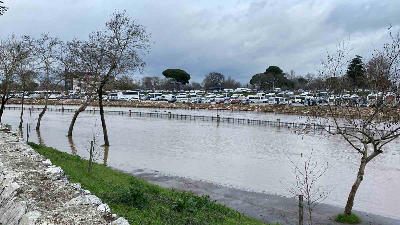 &Ccedil;anakkale&rsquo;de Kocabaş &Ccedil;ayı yoğuş yağış nedeniyle taştı
