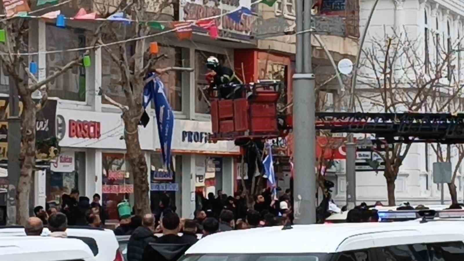 Batman&rsquo;da pankart gerginliğinde 5 g&ouml;zaltı
