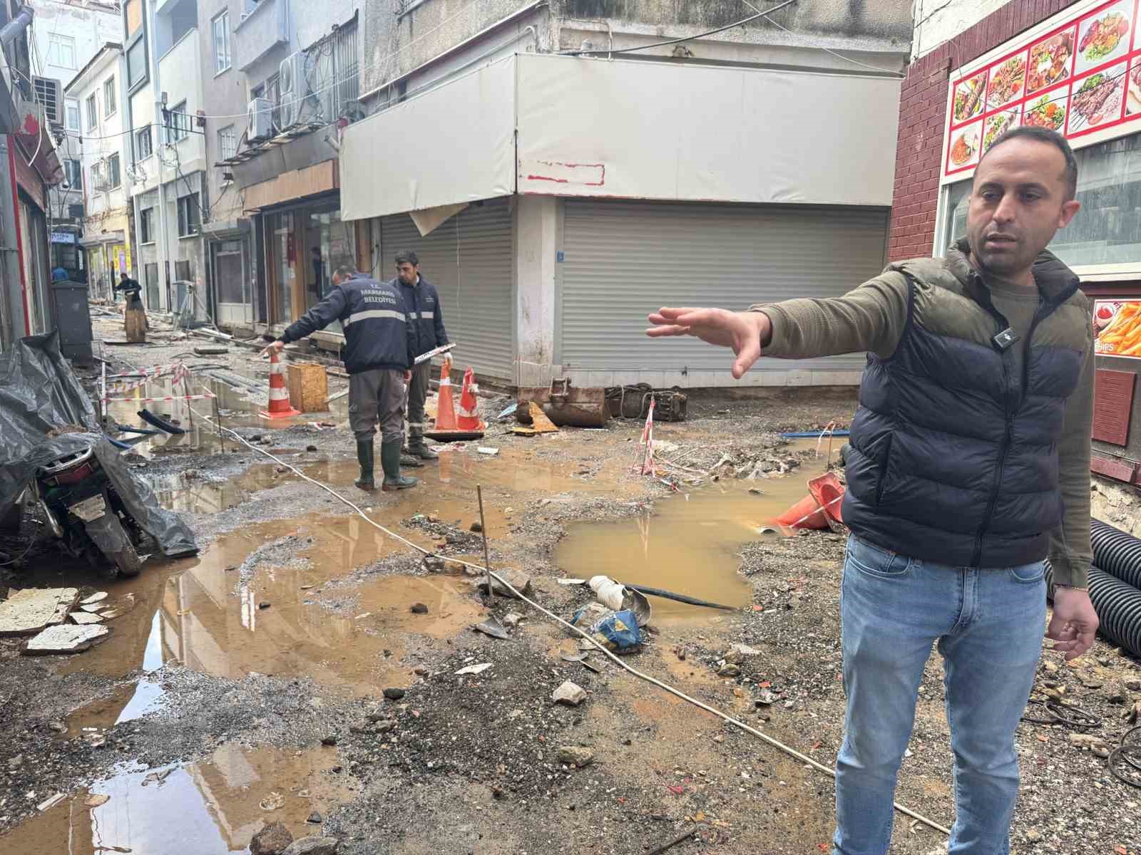 Kuyum atölyesini su basan iş yeri sahibi Gözaç: "Belediye geçmiş olsun bile demedi’