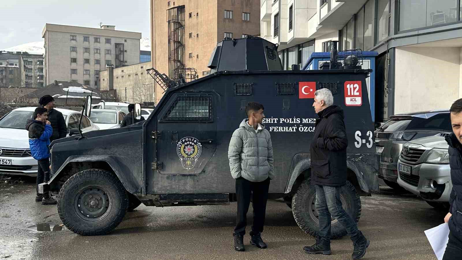 Y&uuml;ksekova&rsquo;da silahlı intihar girişimi: 1 ağır yaralı
