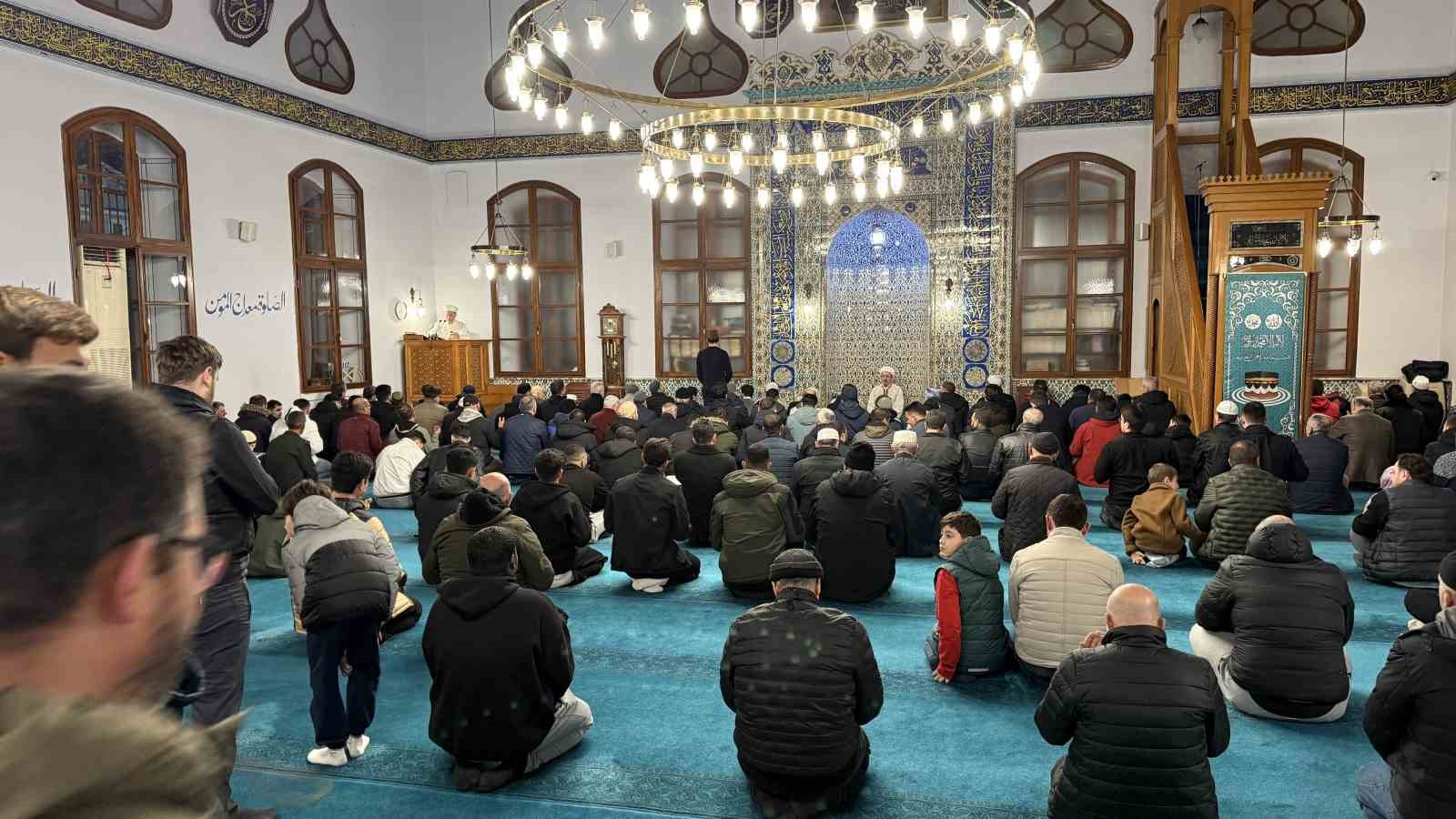 Sakarya&rsquo;da ilk teravih namazı eda edildi
