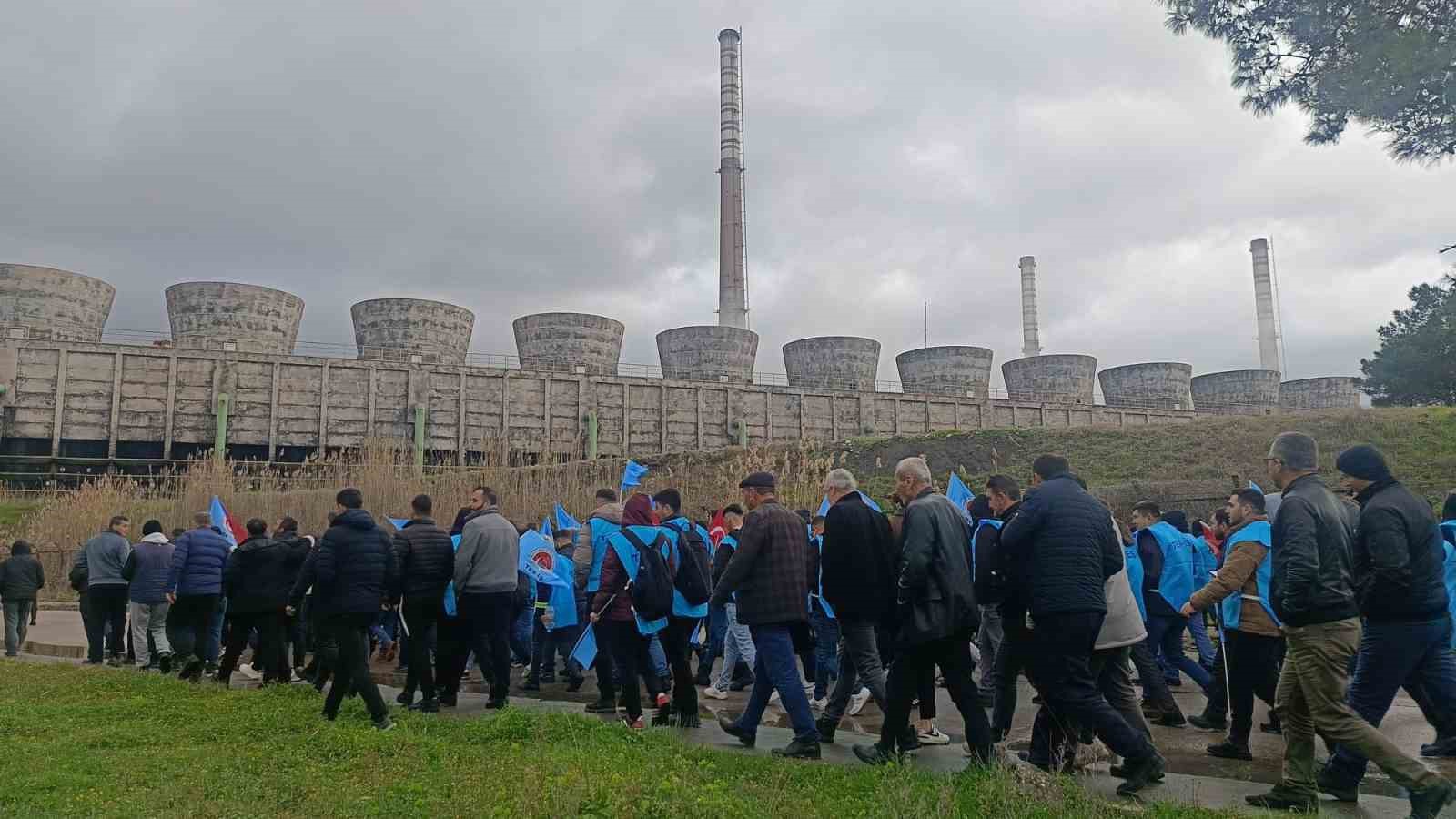 Konya Şeker’e bağlı Soma Termik Santrali’nde işçiler sokağa döküldü