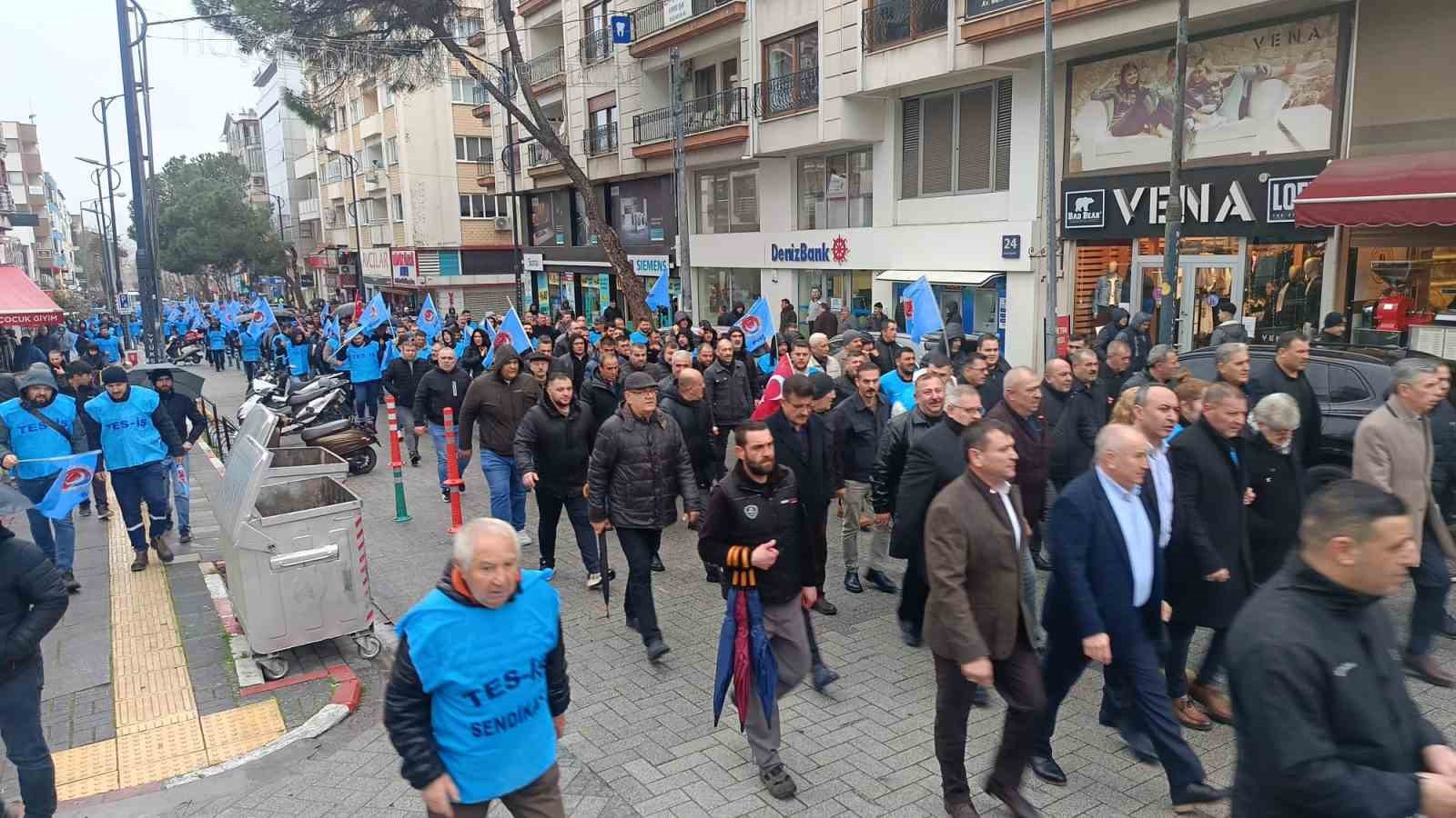 Konya Şeker&rsquo;e bağlı Soma Termik Santrali&rsquo;nde iş&ccedil;iler sokağa d&ouml;k&uuml;ld&uuml;
