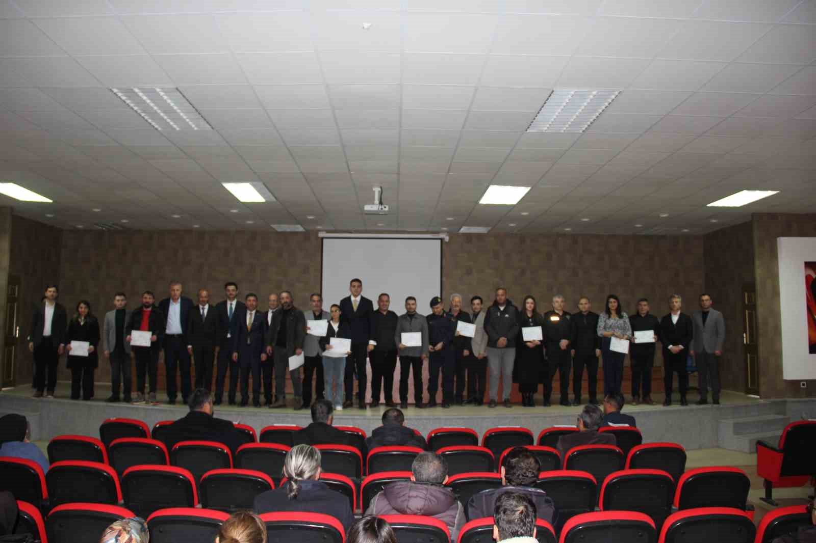 Zara&rsquo;da arıcılık konferansı d&uuml;zenlendi
