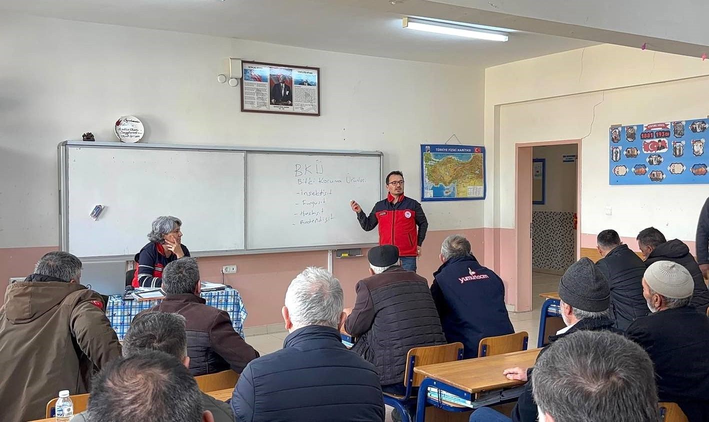 Çiftçilere yönelik bitki koruma eğitimleri sürüyor