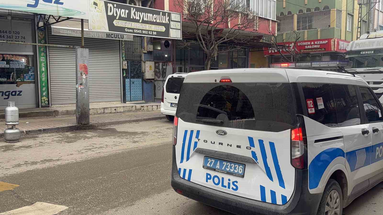 Gaziantep’te kuyumcuyu soyan şahıslar yakalandı, çalınan altınlar bulundu