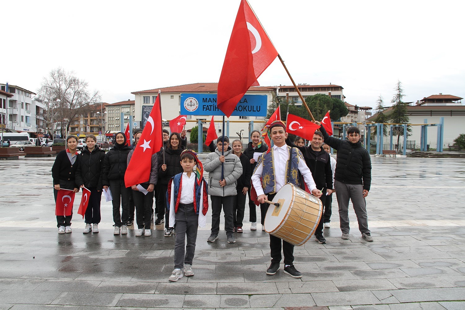 Minik davulcular mahalleleri şenlendirdi
